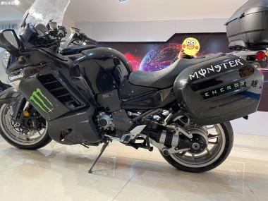 Carénages Moto Kawasaki GTR1400/ZG1400 2007-2009 - Noir Monstre Abordables