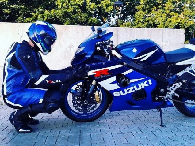 Kits Carénage Moto Suzuki GSXR 600 / GSXR 750 2004-2005 - Blanc Bleu Noir Rouge