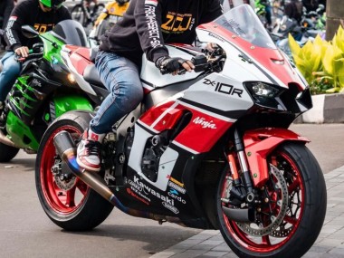 Carénages Moto Kawasaki ZX10R 2021-2025 - Blanc Rouge Noir Abordables