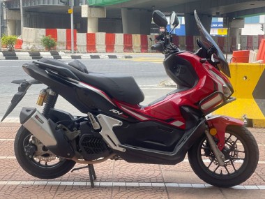 Carénages Moto Honda ADV150 2018-2021 - Rouge Blanc Noir Abordables